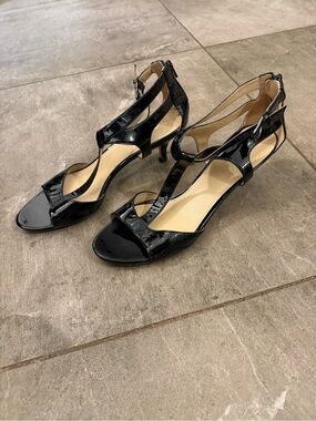 Via Spiga Black Patent T-Strap Kitten Heels